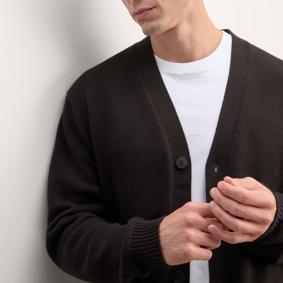 Everlane The Classic Cardigan in Everyday Cotton in Black, Size Medium - Picture 3 of 12